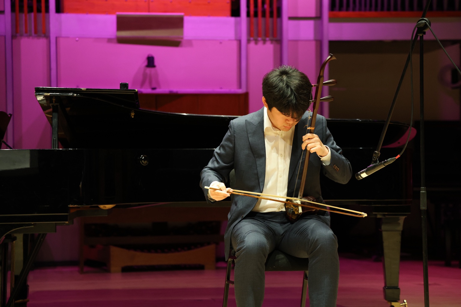 Erhu performance