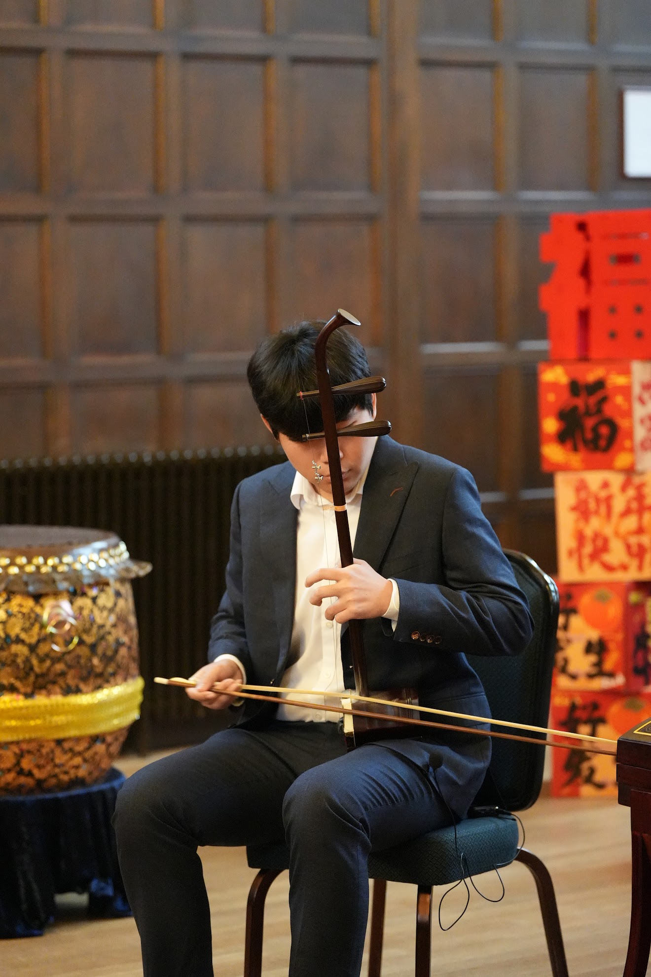 Jiacheng Yu performing erhu